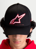 Alpinestars casquette Lineout, casquette de sportswear pour homme et femme, noire avec logo Astars brodé en rouge et blanc et slogan One Goal One Vision, visière incurvée, couronne structurée, construction en textile, portée par un modèle
