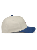 Alpinestars County Canvas Casquette, casquette de sportswear sable et bleue avec visière courbée et couronne structurée.