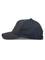 Alpinestars Algo Perf Adjustable, casquette gris foncé en tissu technique avec perforations latérales et visière courbée.