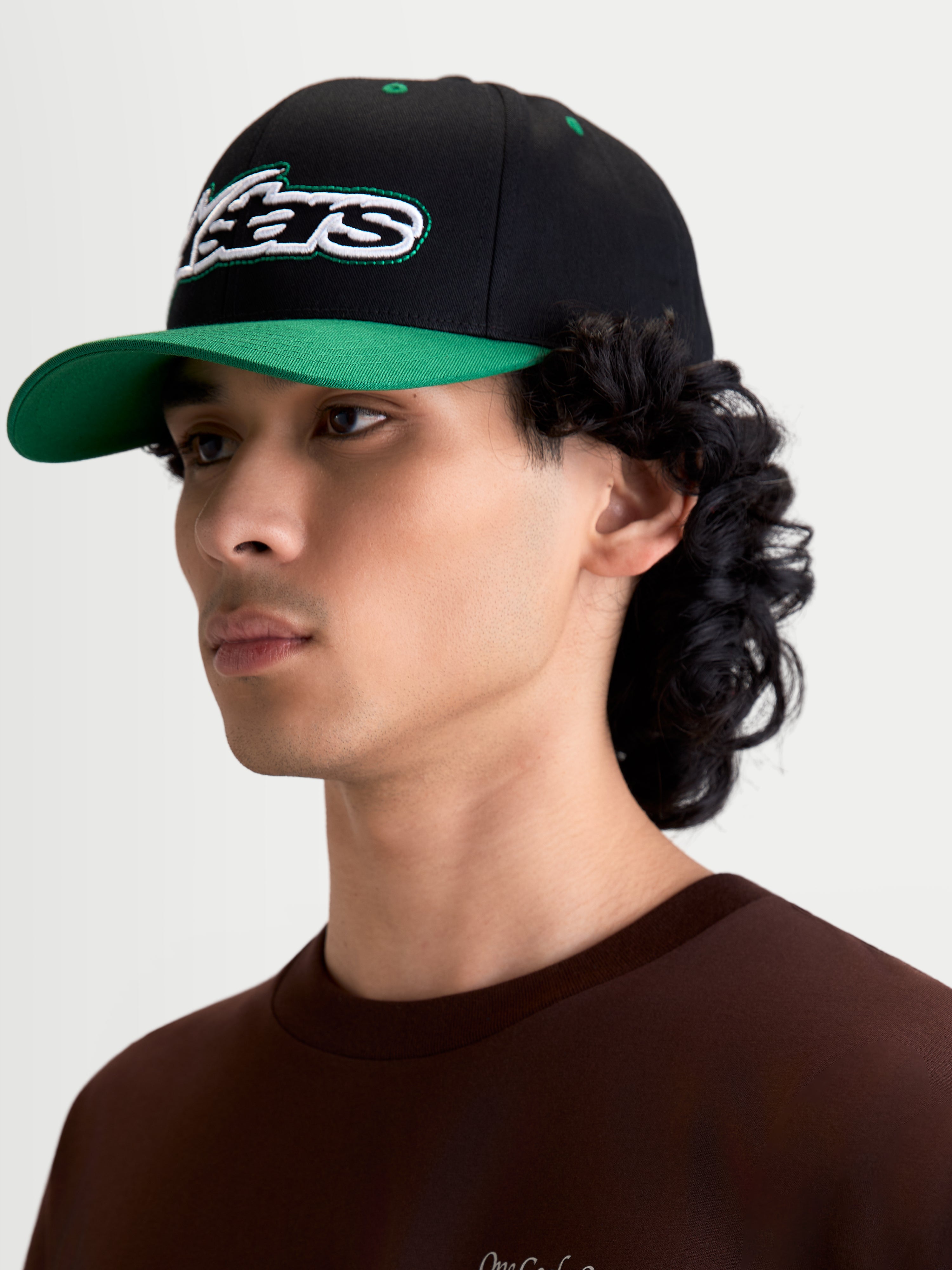 Alpinestars Casquette Retro Snapback, casquette de sportswear décontractée pour homme, noire et verte, avec visière incurvée, couronne structurée et logo Astars brodé avec surpiqûres vertes, construction en sergé de coton premium.
