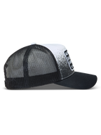 Alpinestars Gravel Trucker, casquette trucker noire et blanche, arrière en maille et imprimé gravier.