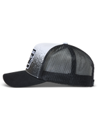 Alpinestars Gravel Trucker, casquette trucker de sportswear noire et blanche, vue de profil avec arrière en maille, visière courbée et imprimé texture gravier