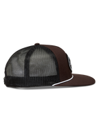 Alpinestars Hotlink Trucker Casquette marron et noire, style sportswear avec maille filet, visière plate et cordon blanc.