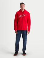 Alpinestars Sweat à capuche Ageless Zip V3, polaire sportswear zippée pour homme, rouge et blanc, avec un logo blanc audacieux sur la poitrine, fermeture éclair invisible et poignets côtelés, vue de face sur modèle.