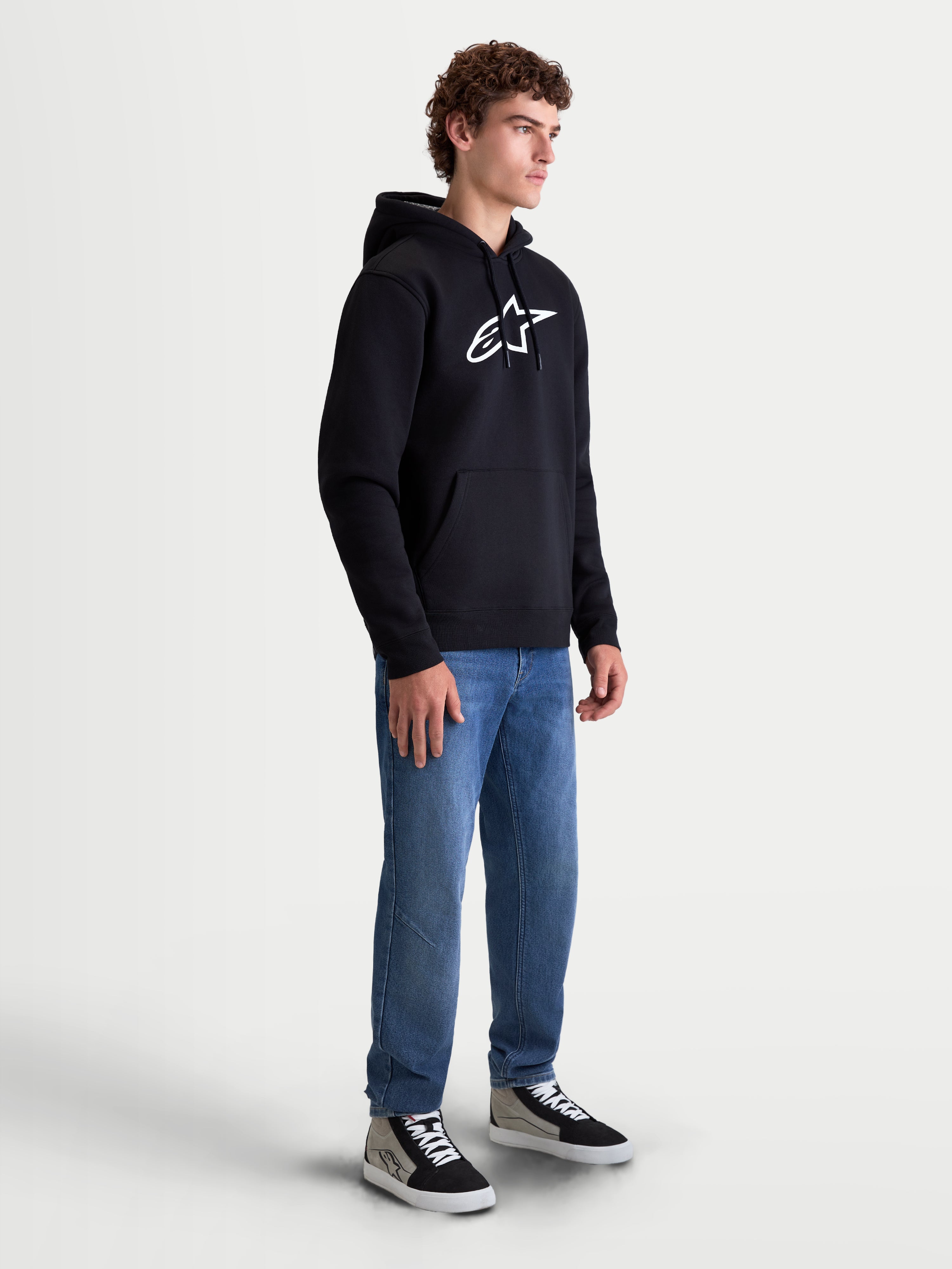 Alpinestars Ageless V3, sweat à capuche sportswear pour homme, noir et blanc, avec grand logo brodé blanc sur la poitrine, poche kangourou et capuche à cordon de serrage, style décontracté pour passionnés de sports mécaniques