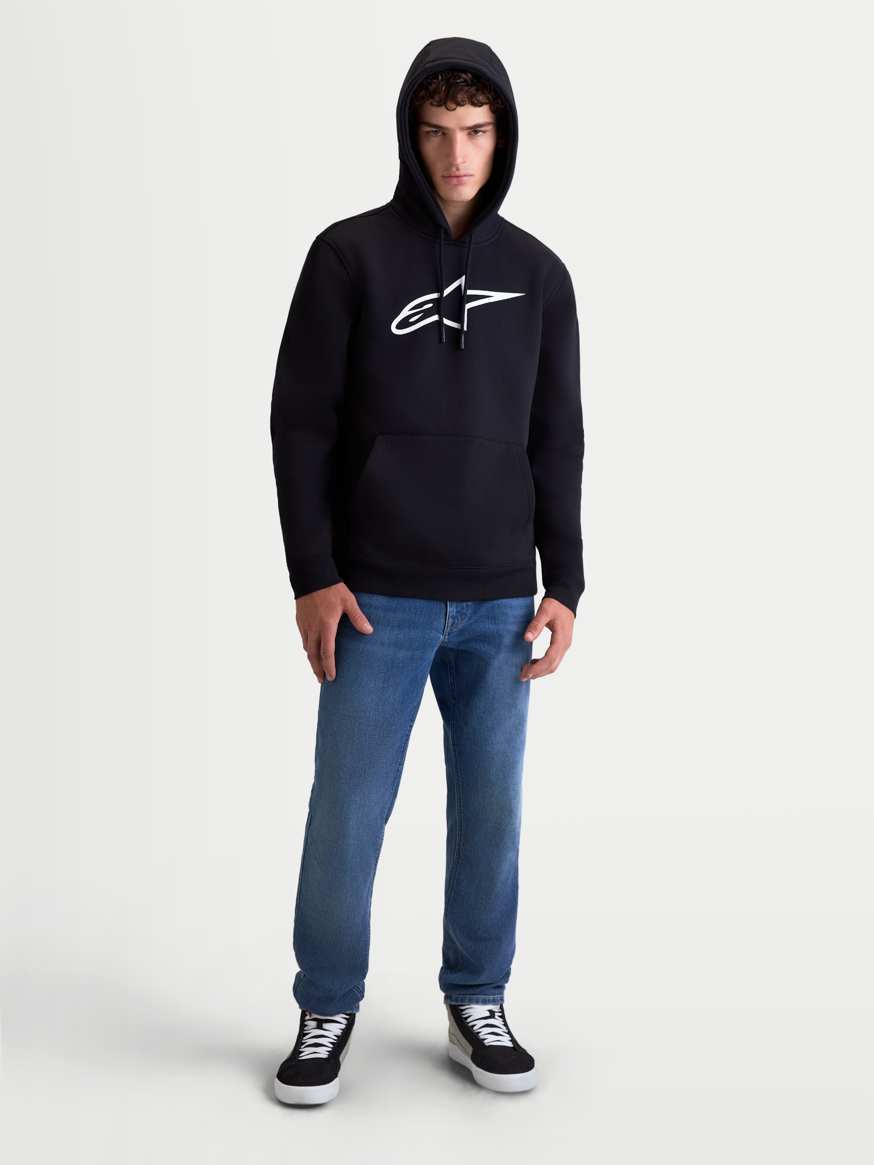 Alpinestars Sweat à capuche Ageless V3, sweat à capuche de sportswear pour homme, noir et blanc, logo Alpinestars brodé sur la poitrine, capuche doublée avec cordons de serrage, confection en polaire douce, style motorsport décontracté
