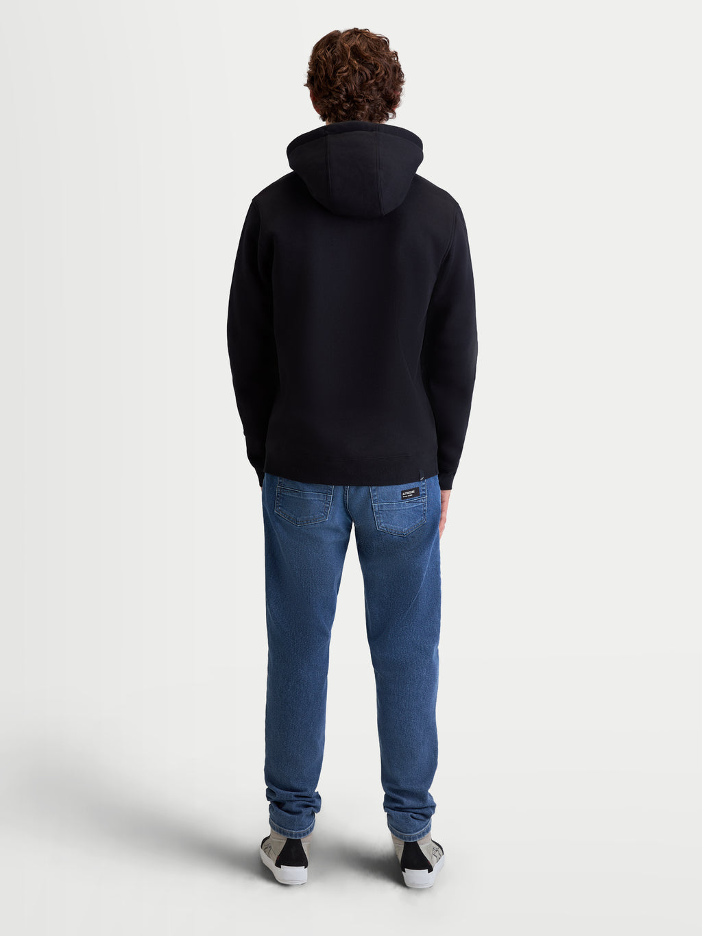 Alpinestars Sweat à capuche Ageless V3, sweat à capuche sportswear décontracté pour homme, vue de dos, noir, en polaire de coton et polyester recyclé avec capuche doublée et poignets côtelés pour un style lifestyle motorsport