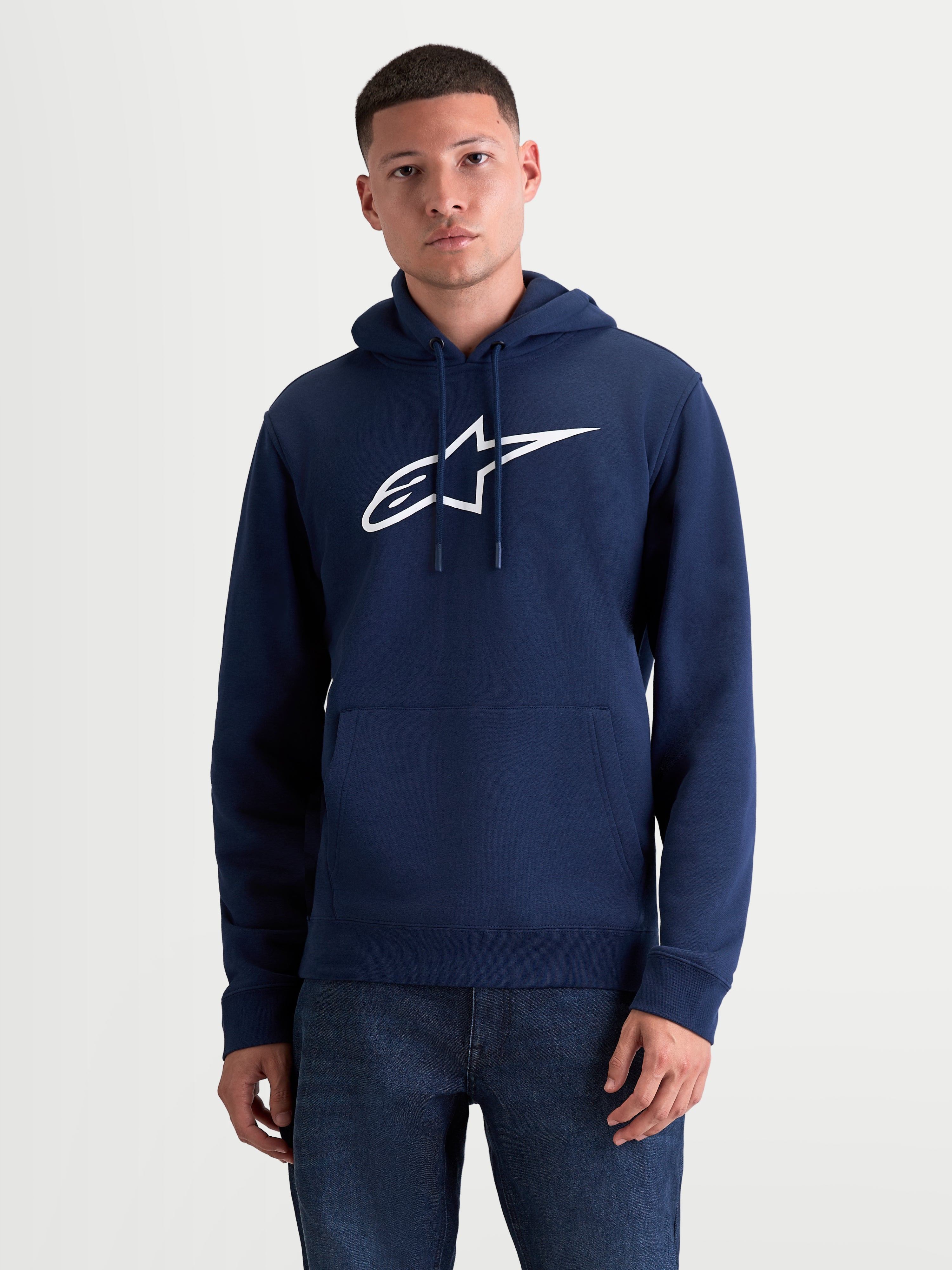 Alpinestars Ageless V3, sweat à capuche en polaire sportswear pour homme, bleu marine et blanc, avec grand logo Alpinestars brodé sur la poitrine, capuche ajustable et poche kangourou frontale