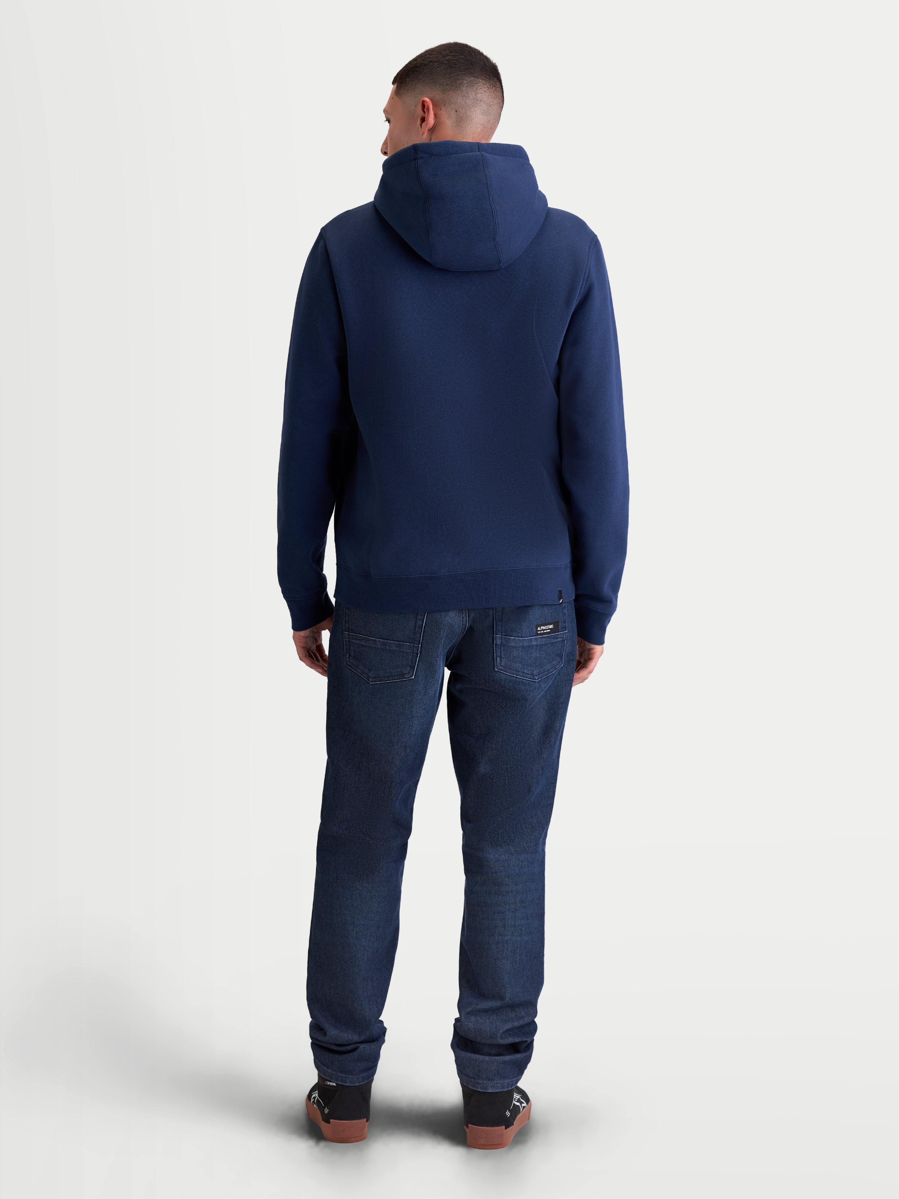 Alpinestars Sweat À Capuche Ageless V3, sweat à capuche de sportswear pour homme, bleu marine, vue de dos complète sur mannequin, vêtement lifestyle inspiré du motorsport en polaire douce