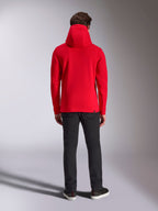 Sweat à capuche Ride V3 Alpinestars, vue de dos, rouge uni, sweat à capuche en polaire décontracté d'inspiration sport automobile, capuche doublée en jersey, poignets et ourlet côtelés, avec pantalon noir et baskets