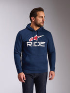 Sweat à capuche Alpinestars Ride V3, molleton bleu marine décontracté, avec un logo RIDE blanc et le symbole de l'étoile Alpinestars rouge, capuche doublée de jersey avec cordons de serrage, poche kangourou à l'avant, streetwear moderne inspiré du sport automobile