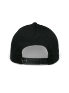 Casquette Alpinestars Profile, noire, vue arrière montrant la fermeture snapback réglable, la couronne structurée et le petit logo blanc brodé sur la sangle arrière, style sportswear décontracté.