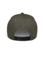 Casquette Alpinestars Canyon, Vert Militaire, vue arrière montrant la fermeture snapback noire réglable, couronne structurée en tissu sergé de coton, petite étiquette tissée noire avec logo Astars blanc, accessoire décontracté style sport mécanique
