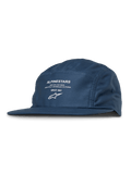 Alpinestars Peasy Hat, casquette jockey à 5 panneaux, bleu, motif graphique blanc avec logo et texte, visière plate, couronne non structurée, style motorsport streetwear décontracté