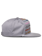 Casquette Alpinestars Glphy, gris, snapback à visière plate avec imprimé multi-logos multicolore, garniture en corde blanche sur la visière, couronne structurée, couvre-chef décontracté inspiré des sports mécaniques
