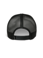 Casquette Trucker Alpinestars Hardware, blanc et noir, vue arrière, dos en maille polyester noire avec fermeture snapback réglable, petit logo Alpinestars blanc sur la languette, style streetwear décontracté