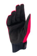 Gants de pluie Alpinestars Stella A-Dura pour femme, rouge fluo et noir, vue de la paume en suède synthétique, manchette en néoprène côtelé avec fermeture de poignet à crochet et boucle, gants de cyclisme imperméables