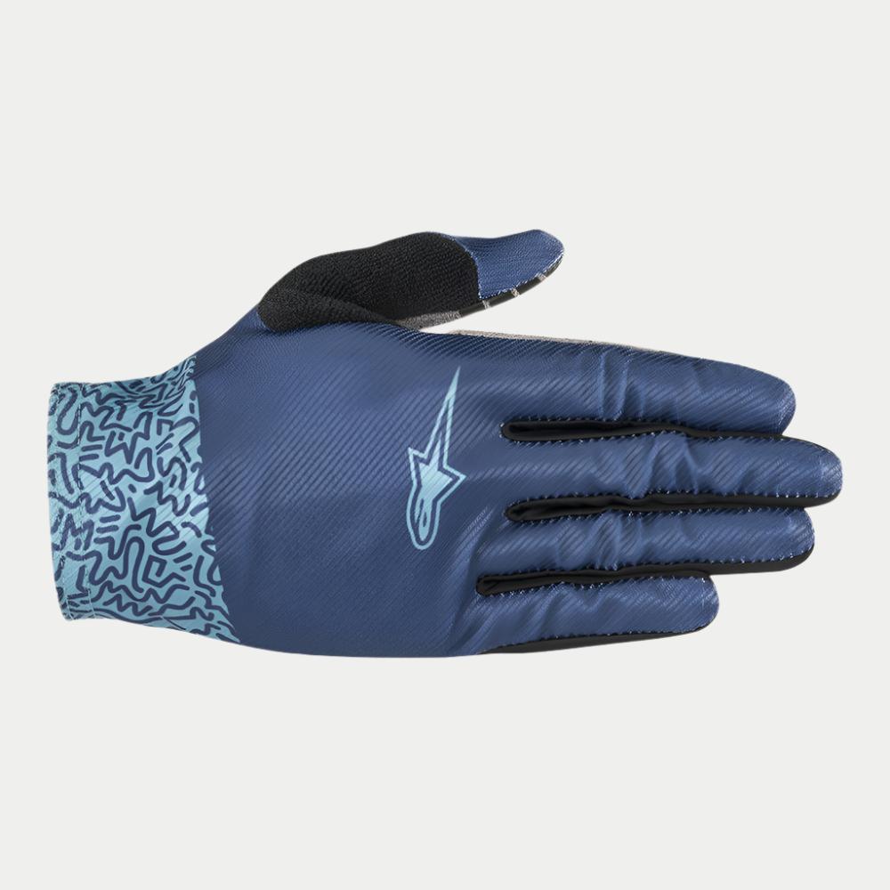 Gants Alpinestars Stella Alderex Pro, gants de VTT pour femme, Mid Blue, avec un dos de la main bleu foncé texturé, un logo étoile bleu clair, un poignet à motifs bleu clair et un empiècement noir au pouce, conçus pour le cyclisme tout-terrain