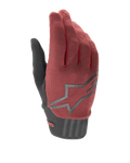 Gants de VTT pour femme Alpinestars Stella A-Dura, bordeaux et noir, dotés d'une tige en tissu texturé, d'un grand logo étoile gris sur le dessus et d'un poignet en néoprène noir avec fermeture sécurisée, conçus pour un ajustement ergonomique et la performance