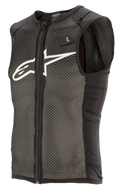 Alpinestars Paragon Plus Protection Vest, noir et blanc, gilet de protection léger pour VTT sans manches, fermeture éclair frontale, construction en mesh extensible texturé, panneaux latéraux noirs, logo blanc sur la poitrine et étiquette pour système d'hydratation H2O