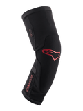 Alpinestars Paragon Plus Knee Protector, noir avec logo et lettrage Alpinestars rouges, design ergonomique à enfiler, tissu mesh respirant avec panneaux renforcés, équipement de protection pour VTT