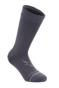 Chaussettes imperméables Alpinestars A-Dura, Gris Titane foncé, chaussettes de cyclisme mi-mollet à texture côtelée, avec logo étoile Alpinestars gris clair sur la cheville et inscription « WATERPROOF » près des orteils, équipement de performance pour le VTT et le tout-terrain