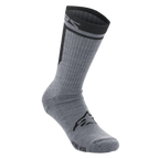 Alpinestars Merino Socks 24, chaussettes de cyclisme, gris et noir, tricot en laine mérinos monocouche, revers côtelé noir avec marquage, logo Astars noir sur le dessus du pied