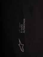 Détail du short Alpinestars A-Dura Ride Liner noir, logos blancs sur tissu technique extensible 4 directions.