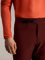 Short Alpinestars A-Dura Ride bordeaux, système de fermeture à cliquet et poche zippée pour le VTT.
