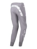 Alpinestars A-Supra Race Pants, pantalon de course VTT, gris foncé, avec un grand logo blanc sur l'empiècement arrière et un logo étoile blanc sur le bas de la jambe, coupe performance ajustée avec tissu extensible 4 directions, équipement de cyclisme tout-terrain durable.