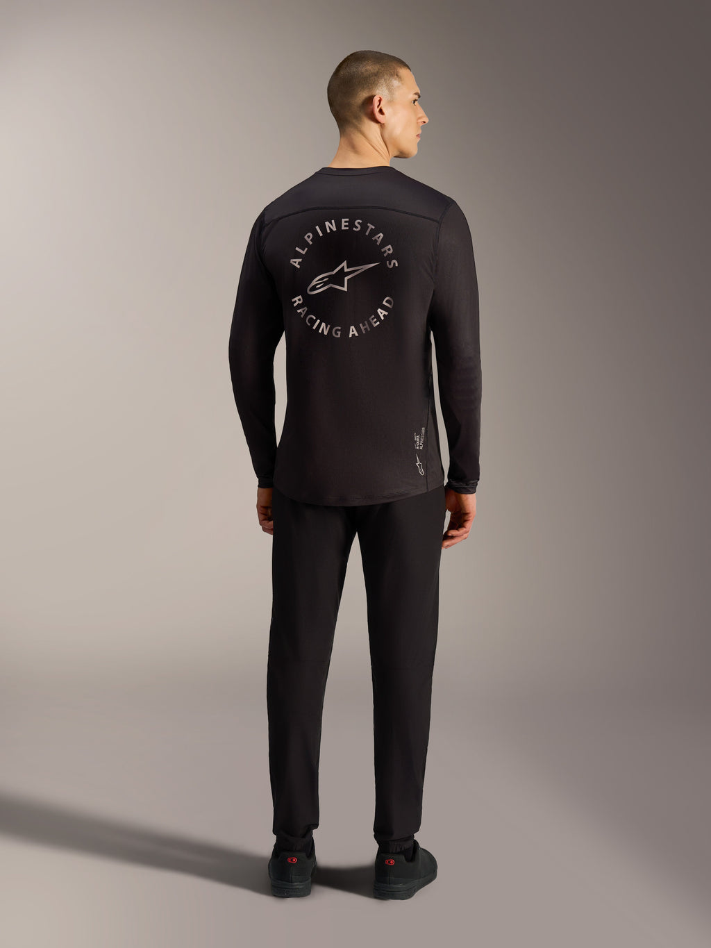 Maillot A-Dura Air noir à manches longues, graphique circulaire Racing Ahead au dos, mesh jacquard respirant pour VTT.
