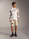 Ensemble Alpinestars A-Dura Ride Sand Camo, maillot de VTT à manches longues et short avec logo Astars emblématique.