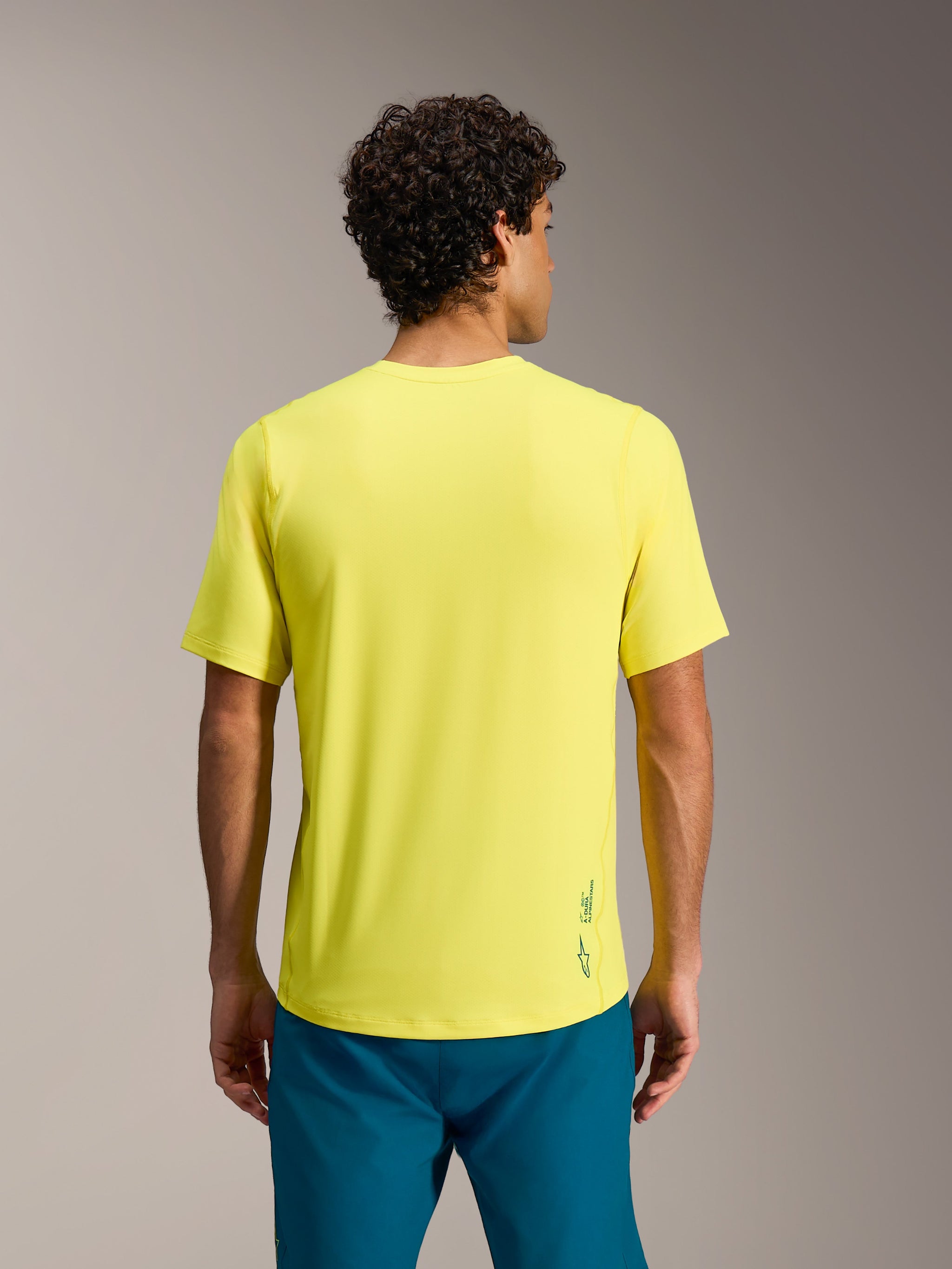 Maillot A-Dura Ride jaune fluo à manches courtes, coupe régulière avec logo Astars au bas du dos, vue de dos.