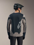 Maillot Alpinestars A-Dura Race manches longues gris et noir, avec logos blancs au dos et sur les manches.