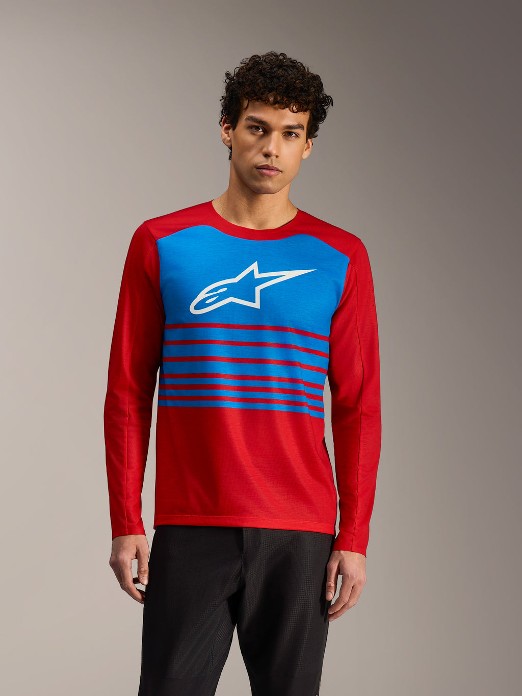 Maillot à manches longues A-Dura Elite 2.0 rouge avec bloc bleu, logo Alpinestars blanc et rayures pour VTT trail.