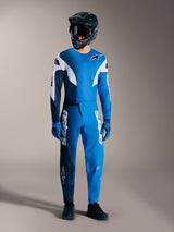 Kit Alpinestars A-Supra Elite 2026 bleu vif dégradé, maillot technique et pantalon de course pour VTT performant.