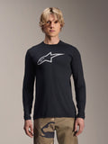 Maillot à manches longues Alpinestars A-Dura Astar, noir avec logo Astars argenté sur la poitrine, porté par un mannequin avec un pantalon camouflage, vêtement de performance VTT décontracté pour le vélo de montagne