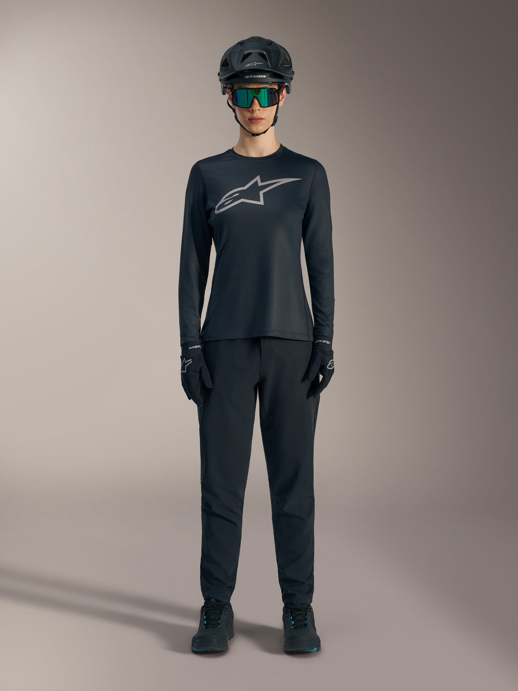 Maillot de VTT à manches longues Stella A-Dura Ride noir pour femme avec logo argenté Alpinestars.