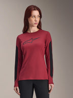 Alpinestars Stella A-Dura Dri Astar Jersey pour femme, maillot de VTT à manches longues, rouge bordeaux avec panneaux latéraux noirs, logo noir sur la poitrine, vêtement de trail évacuant l'humidité, coupe dédiée aux femmes