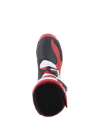 Bottes Alpinestars Tech-T, bottes de moto de trial, rouge vif, noir et blanc, vue de dessus montrant l'ouverture intérieure de la cheville et la zone des orteils, avec des panneaux texturés noirs, des accents latéraux rouges et des détails blancs, conçues pour la performance tout-terrain.