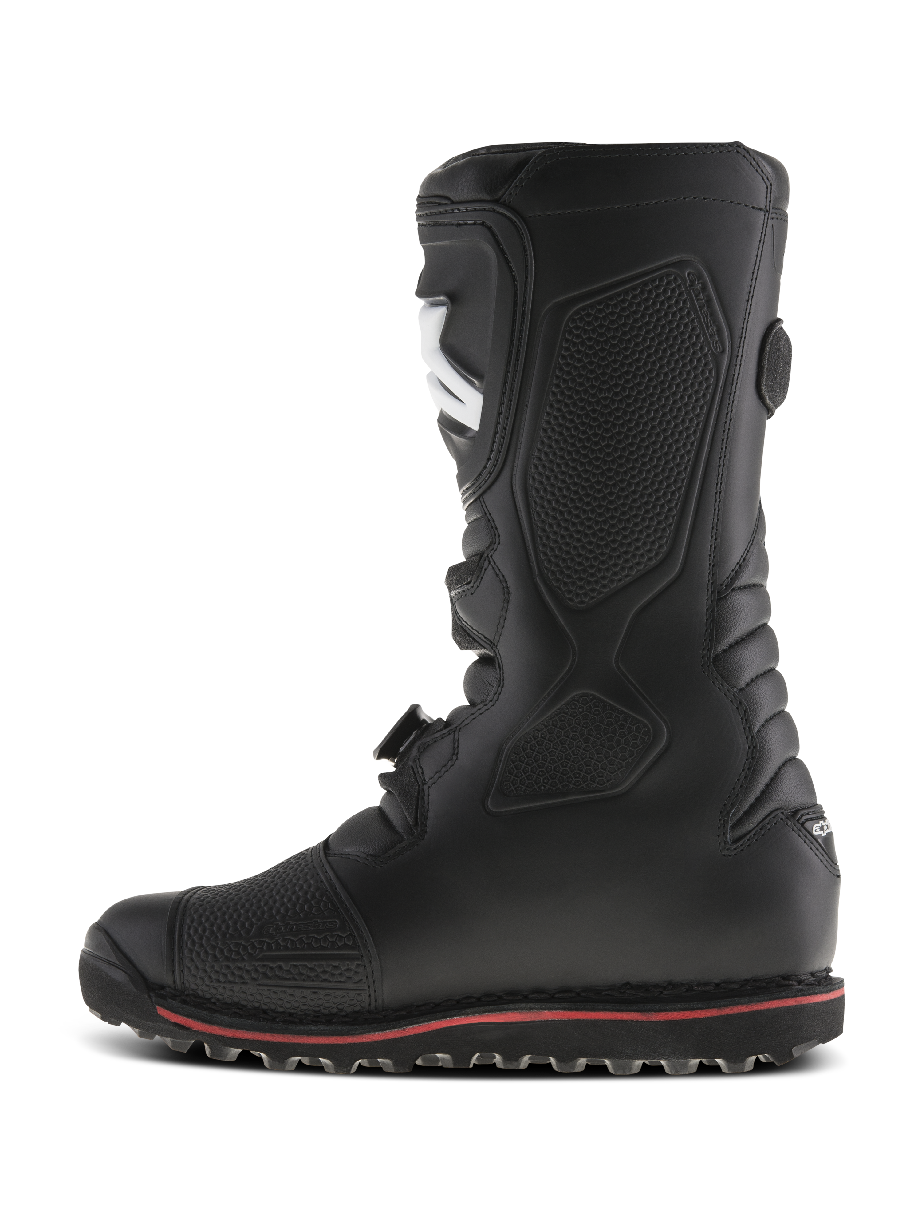 Bottes Alpinestars Tech-T, bottes de moto de trial, noires avec une fine bande rouge sur la semelle, vue de profil, avec plaque tibiale ergonomique et panneaux texturés pour l'adhérence aux repose-pieds, construction en cuir durable pour le tout-terrain