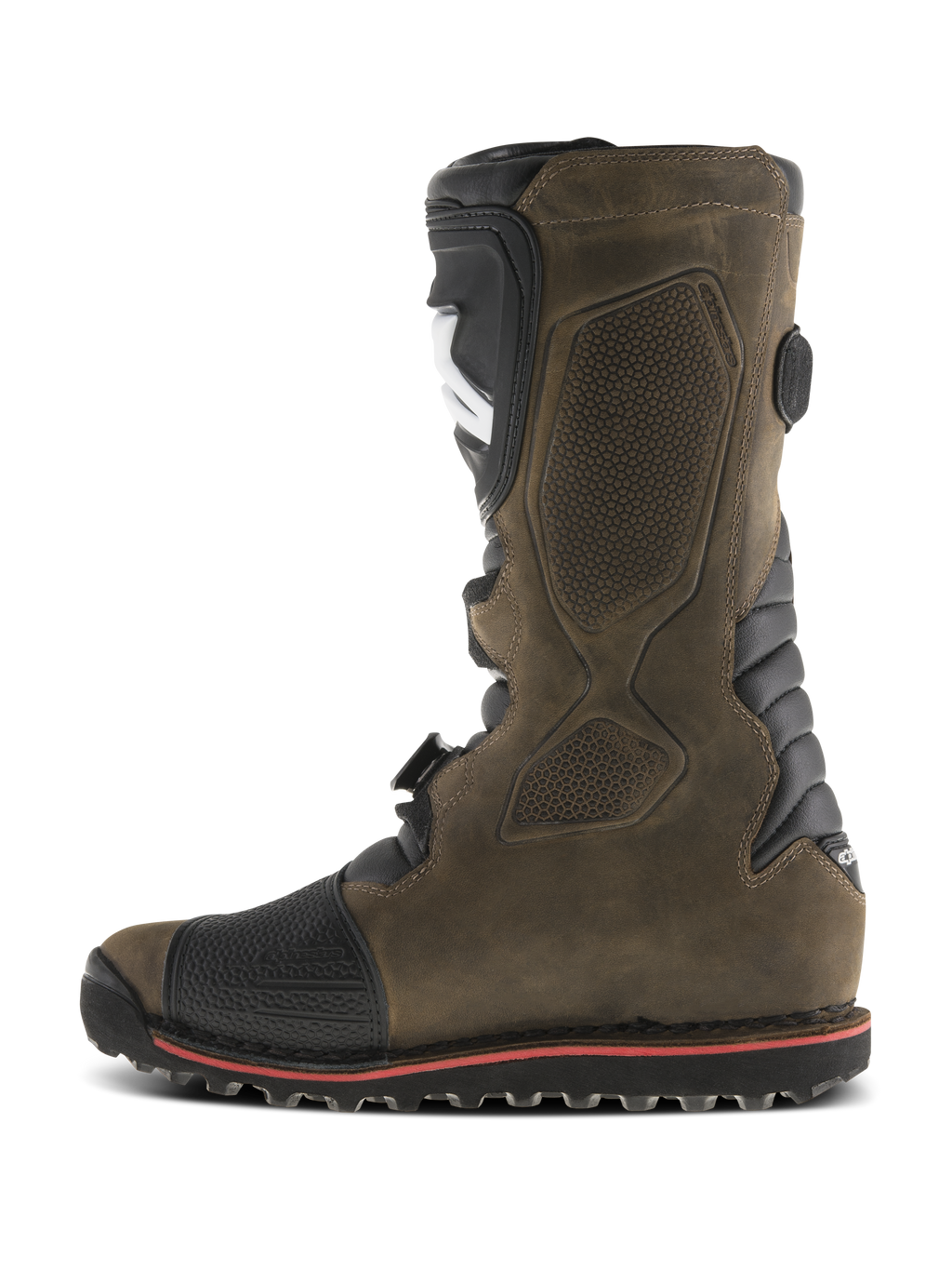 Bottes Alpinestars Tech-T, bottes de moto trial, brun huilé, vue de profil avec plaque protège-tibia ergonomique noire, tige en cuir texturé, bout renforcé et semelle durable avec ligne d'accent rouge