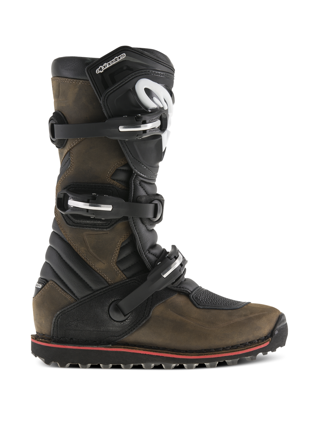 Bottes Alpinestars Tech-T, bottes de moto de trial, marron huilé et noir, vue de profil présentant un système de fermeture à trois boucles, plaque protège-tibia ergonomique avec logo blanc, semelle texturée robuste avec un liseré rouge, conçues pour la pratique du trial tout-terrain