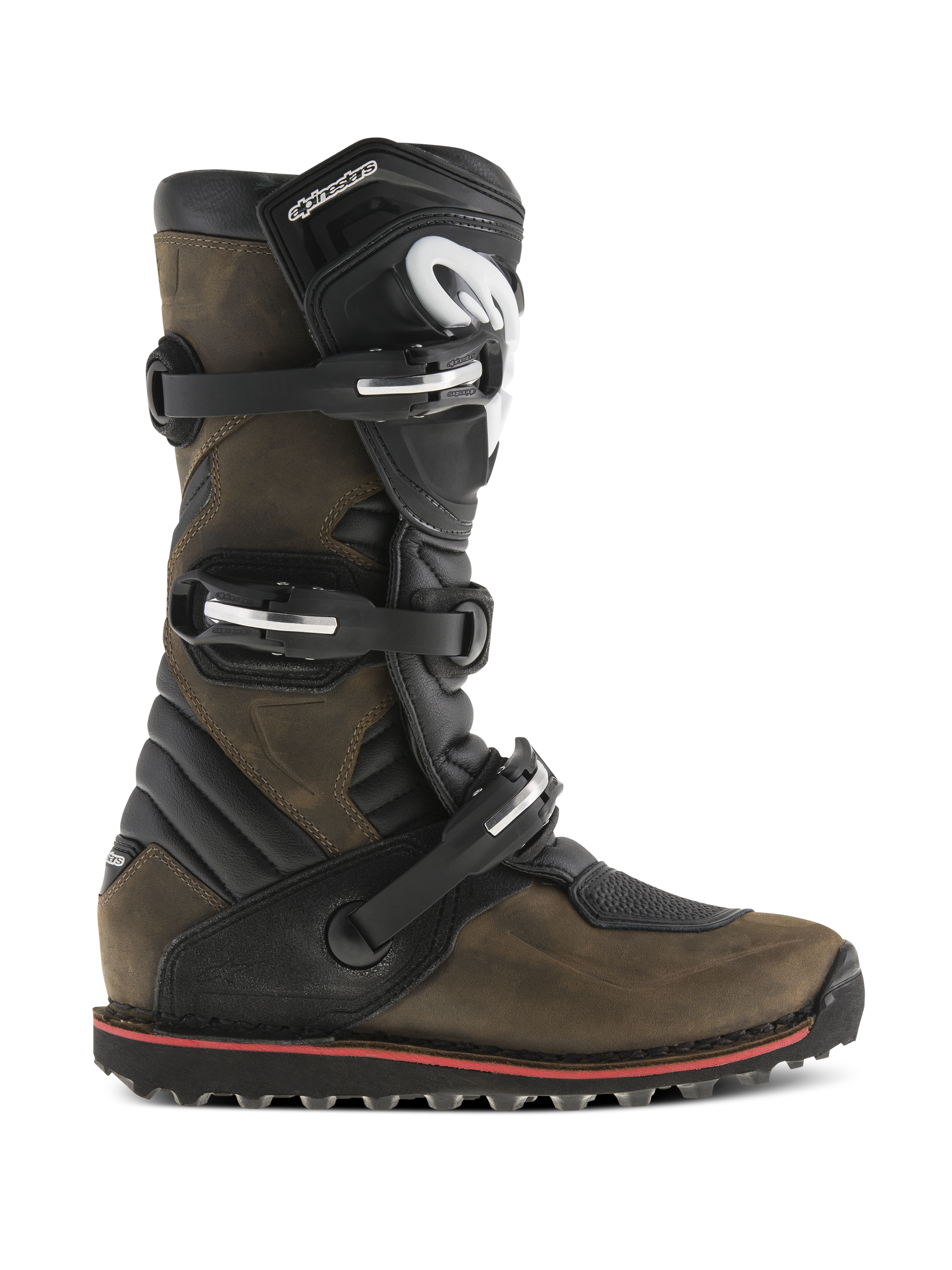Bottes Alpinestars Tech-T, bottes de moto de trial, marron huilé et noir, vue de profil présentant un système de fermeture à trois boucles, plaque protège-tibia ergonomique avec logo blanc, semelle texturée robuste avec un liseré rouge, conçues pour la pratique du trial tout-terrain