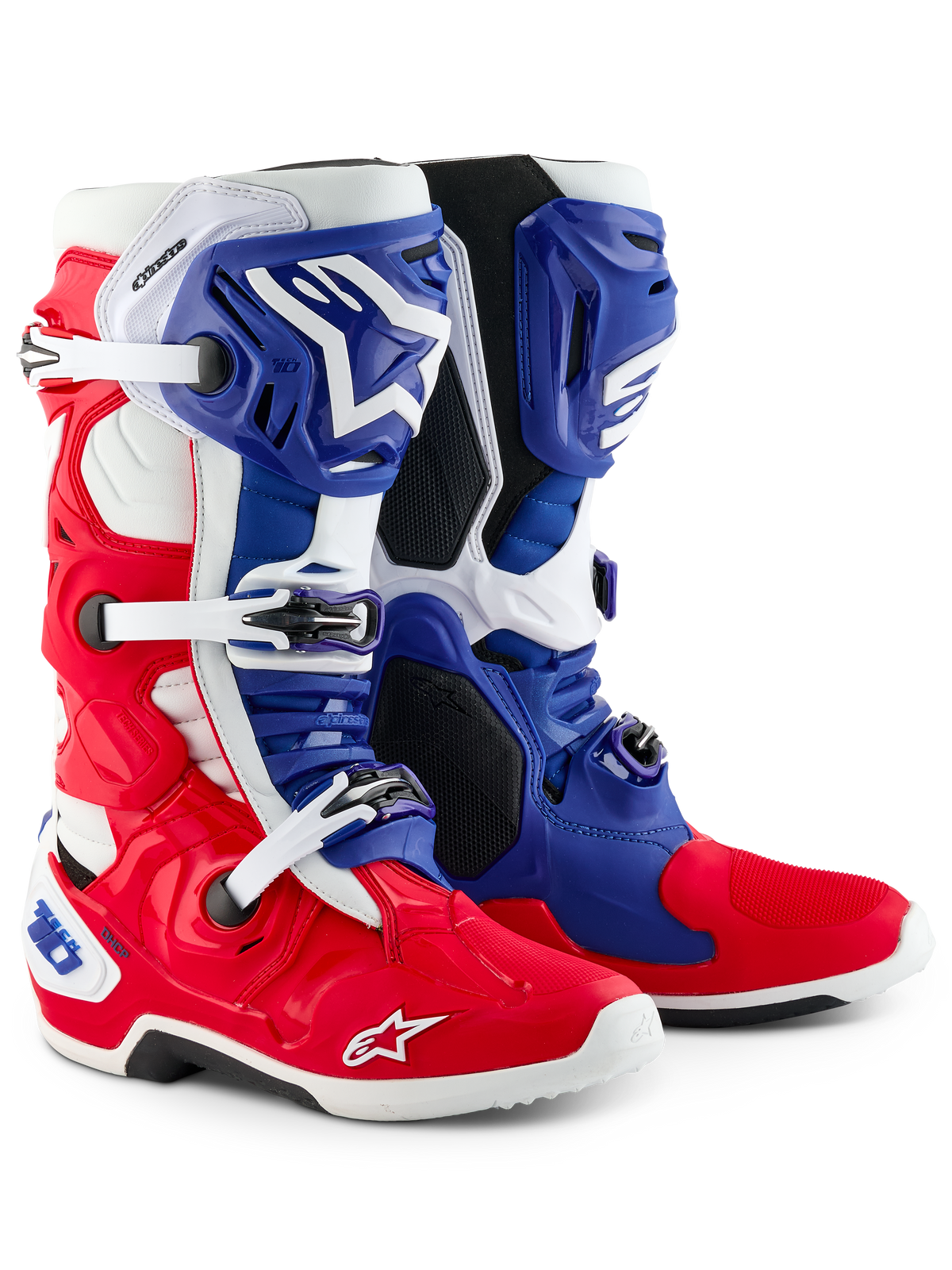 Bottes Alpinestars Tech 10 Édition Limitée Fortitude, bottes de motocross, rouge vif, blanc et bleu, dotées d'une fermeture à triple boucle, du marquage Astars et d'un design patriotique, construction durable en TPU et microfibre pour des performances tout-terrain d'élite