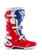 Alpinestars Limited Edition Fortitude Tech 10 Boot, botte de motocross, design patriotique rouge vif, blanc et bleu, vue latérale avec système de fermeture à triple boucle, coque de protection en TPU et logo Alpinestars sur le bout du pied, chaussure tout-terrain haute performance