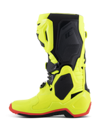 Bottes Alpinestars Tech 10, bottes de motocross, jaune fluo, noir et rouge fluo, vue de profil, structure jaune fluo éclatant avec panneaux de protection noirs et détails de semelle rouge fluo, équipement haute performance pour le tout-terrain