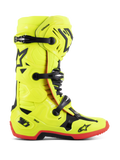 Bottes Alpinestars Tech 10, bottes de motocross, jaune fluo avec des accents noirs et rouges, vue de profil avec fermeture à trois boucles, plaque de tibia renforcée, semelle rouge à haute adhérence et protection de talon DHCP, équipement professionnel de moto tout-terrain