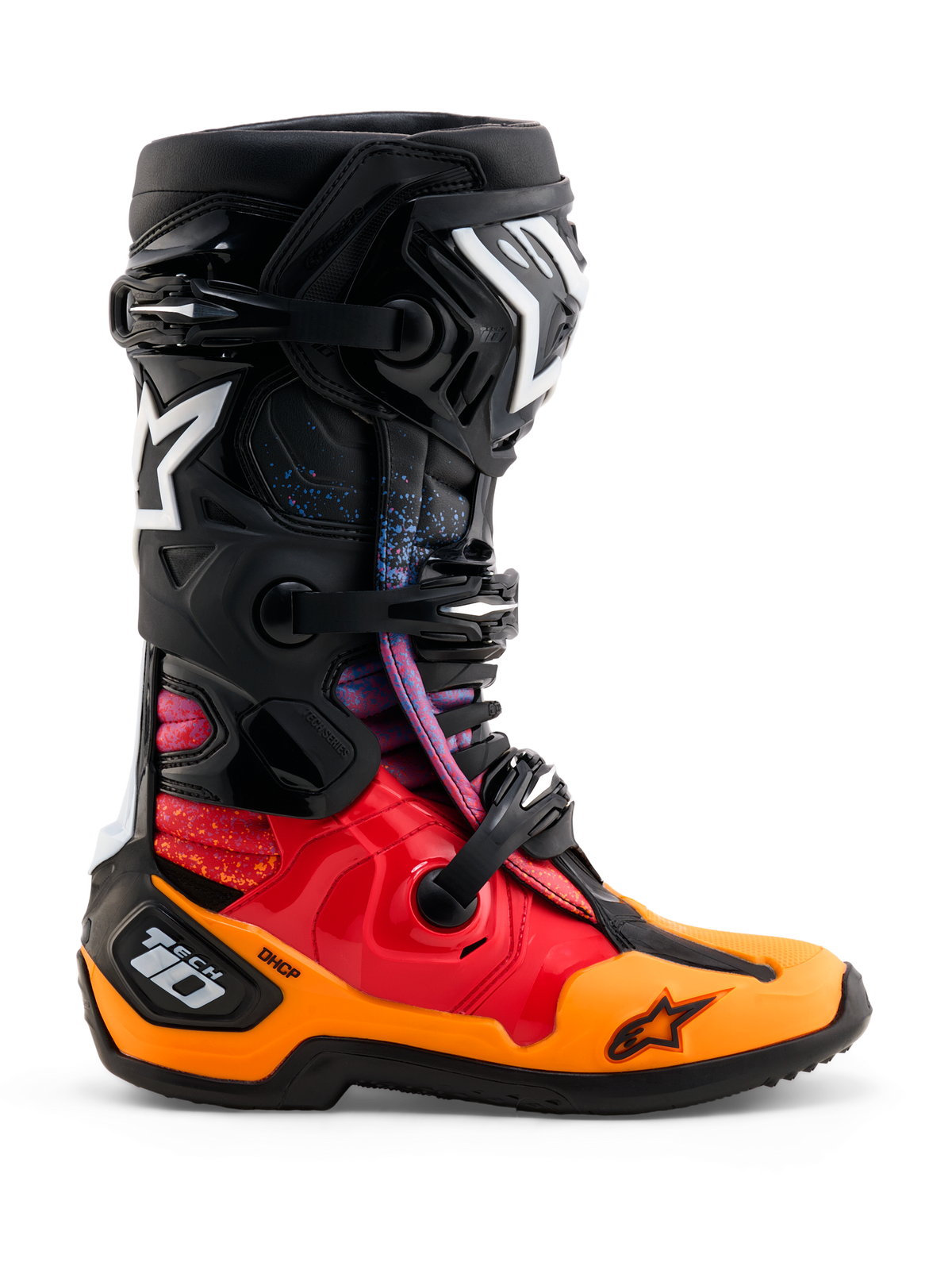 Alpinestars Tech 10 Édition Limitée Black Hole, bottes de motocross, coloris Black Burst avec dégradés rouge et orange et mouchetures bleues, logos étoiles Alpinestars blancs, système de fermeture à triple boucle, châssis de talon protecteur DHCP, vue latérale