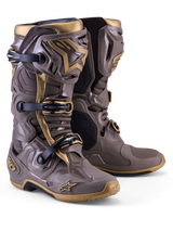Bottes de motocross Alpinestars Tech 10 Air Gold, marron Earth Brown et or, coque en TPU et système à triple boucle.
